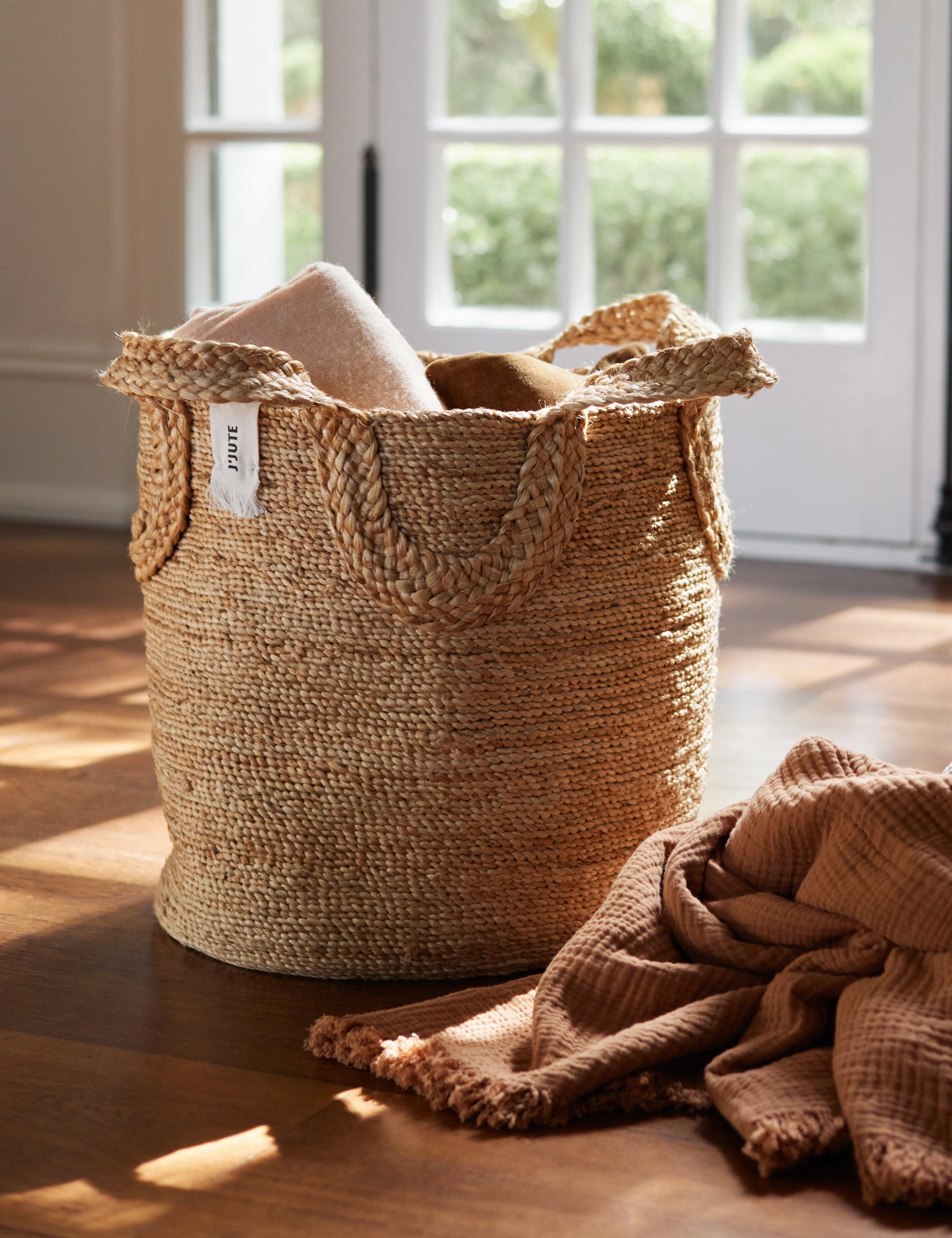 Ecole Basket. Tall by J'Jute -  -