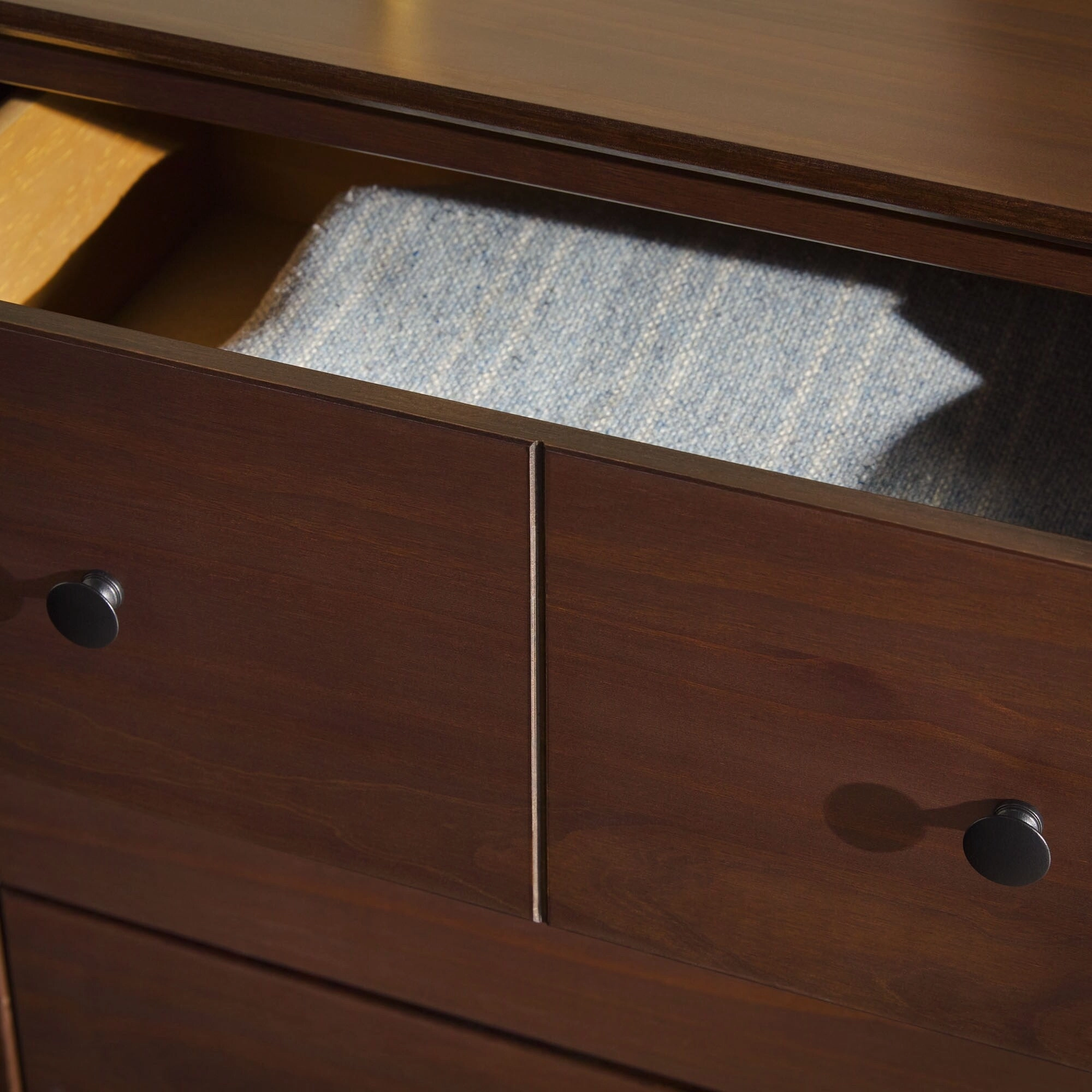 Middlebrook Bullrushes 6-Drawer Solid Wood Dresser