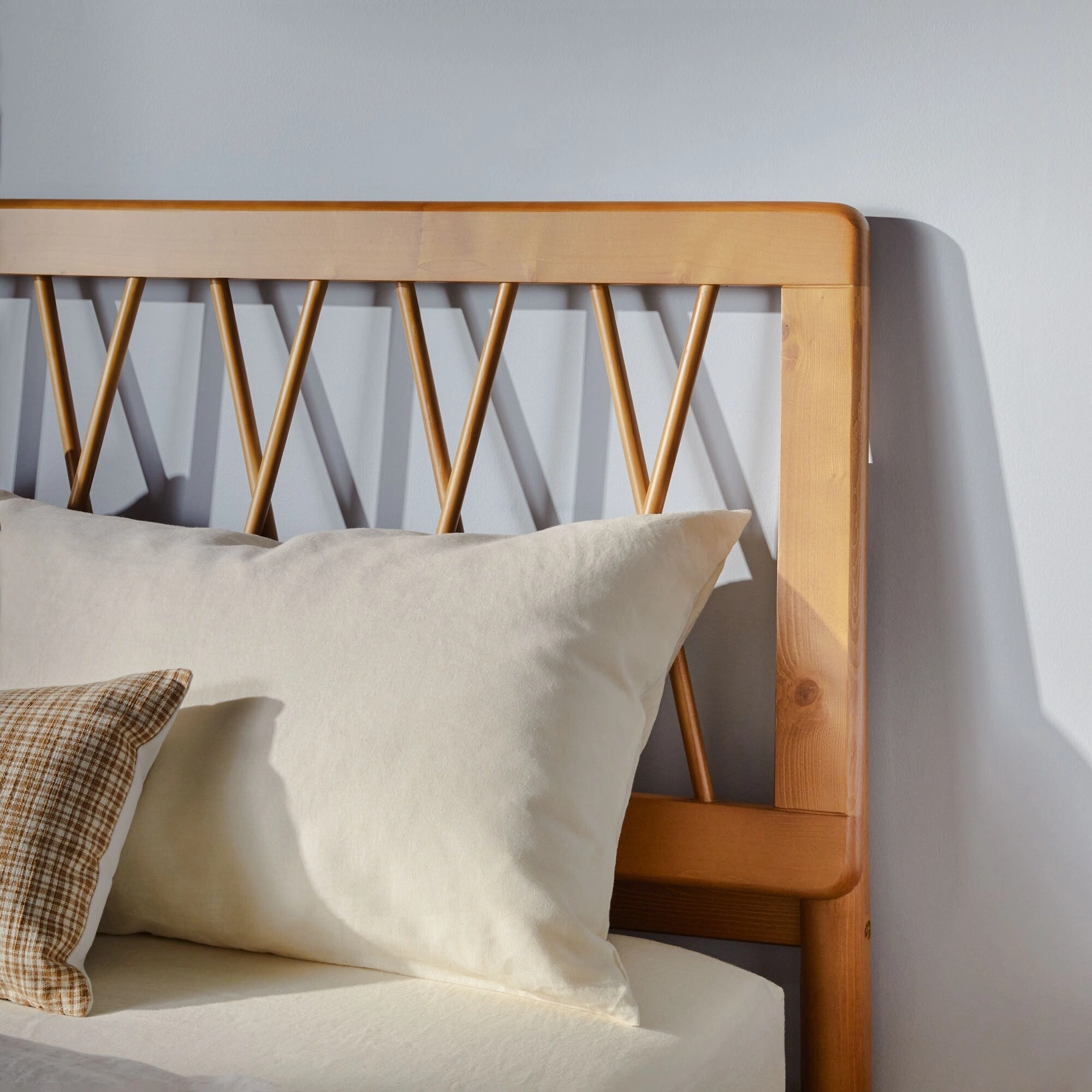 Middlebrook Designs X Spindle Solid Wood Queen Bed