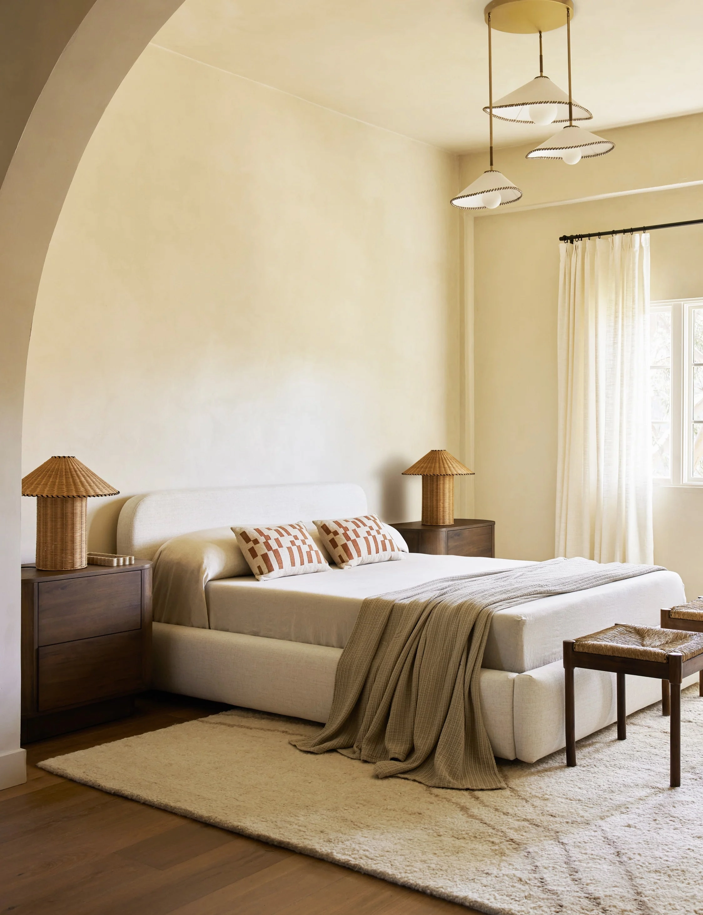Nabiha Platform Bed
