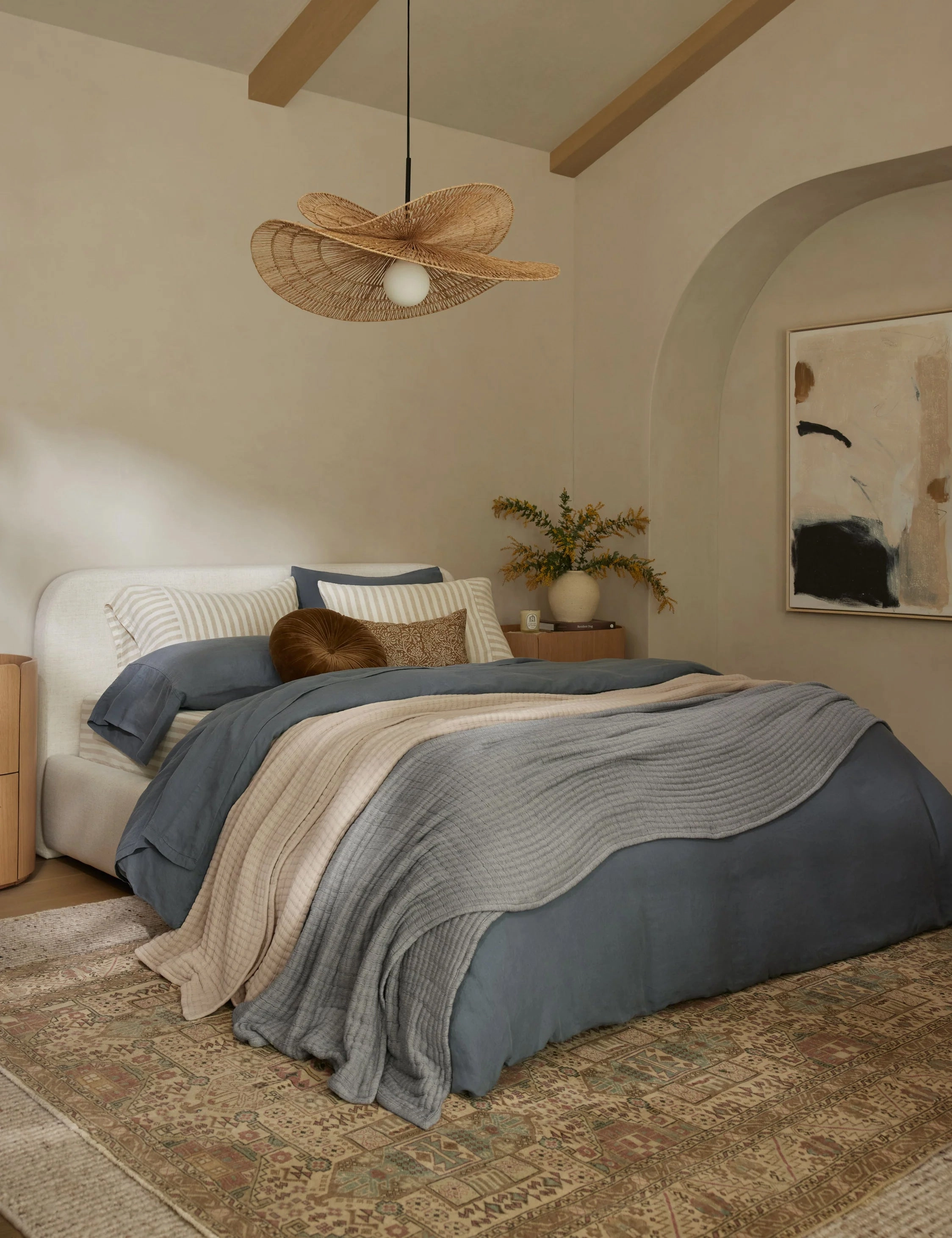 Nabiha Platform Bed