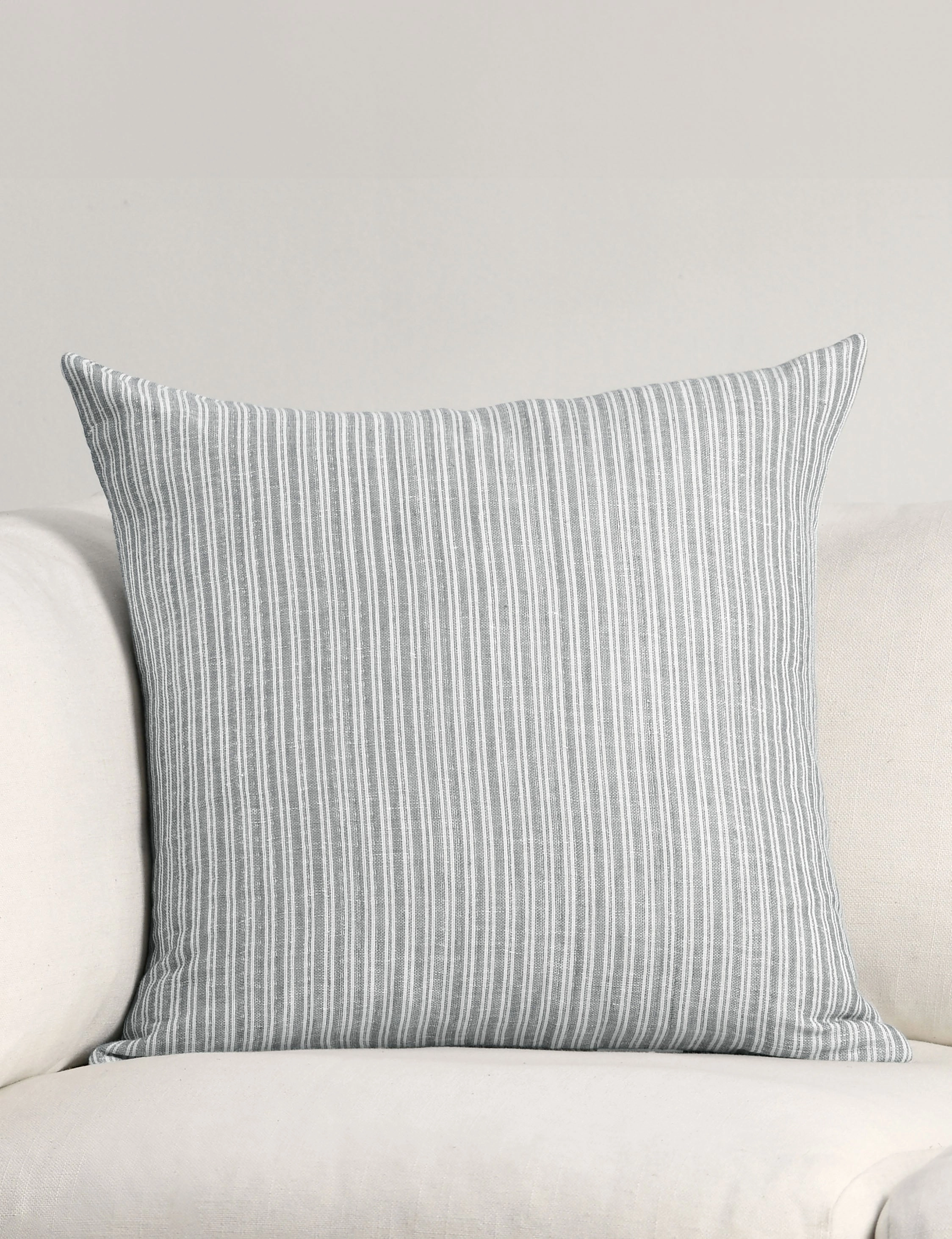 Nevya Pillow
