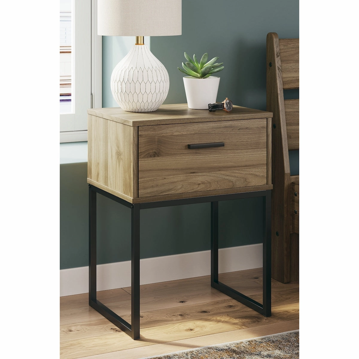 Signature Design by Ashley Deanlow Honey Panel Headboard with 2 Nightstands