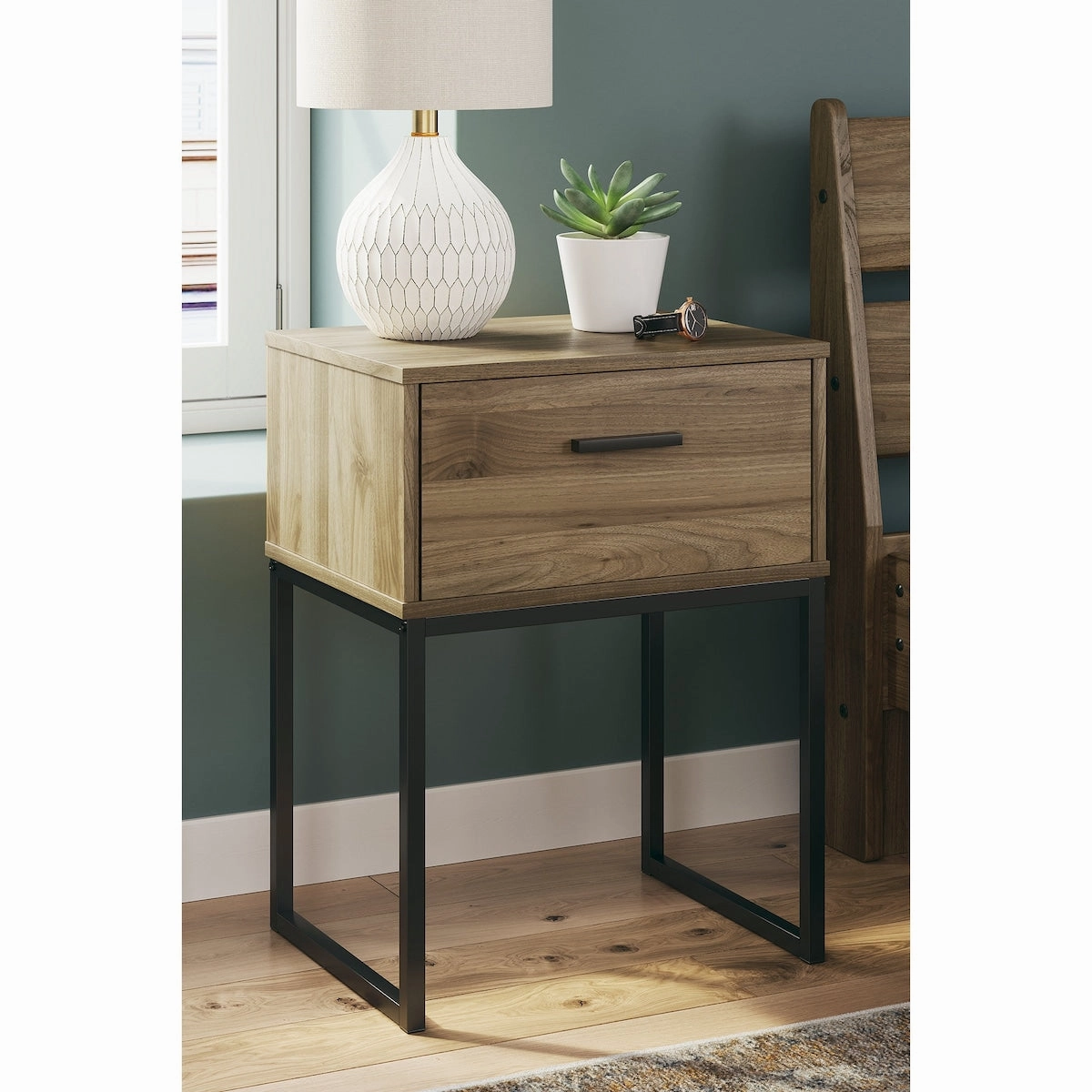 Signature Design by Ashley Deanlow Honey Panel Headboard with 2 Nightstands